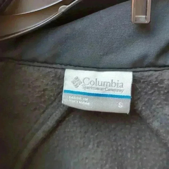Columbia, Size small, black jacket - Picture 3 of 5